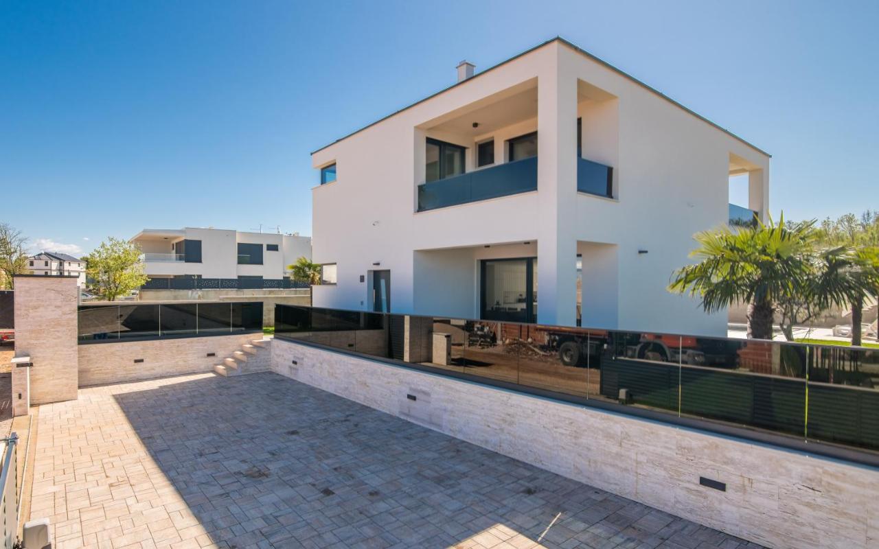 Luxury Villa Weiss - Malinska - Heated Pool - Central Floor Heating In Winter Exterior photo