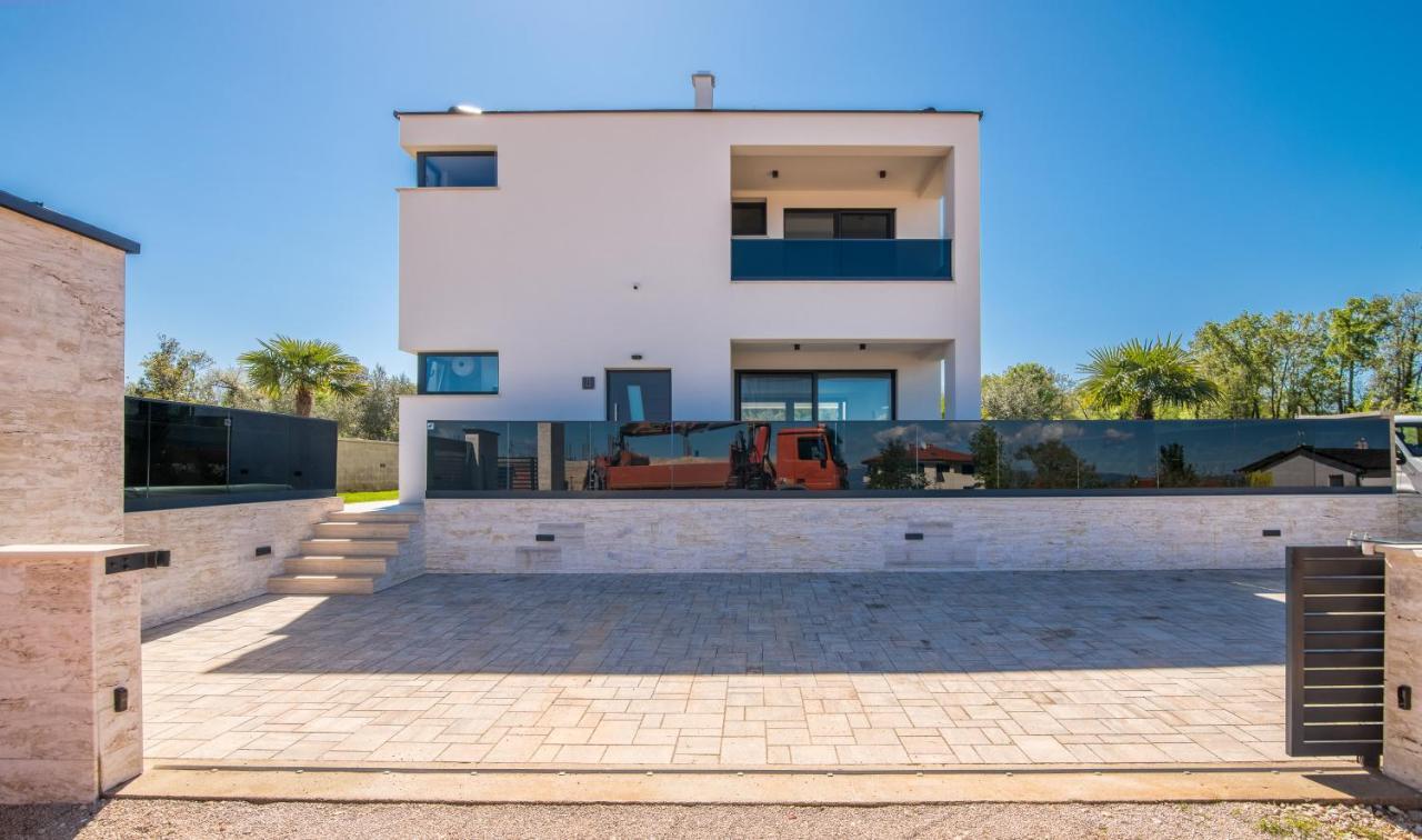 Luxury Villa Weiss - Malinska - Heated Pool - Central Floor Heating In Winter Exterior photo