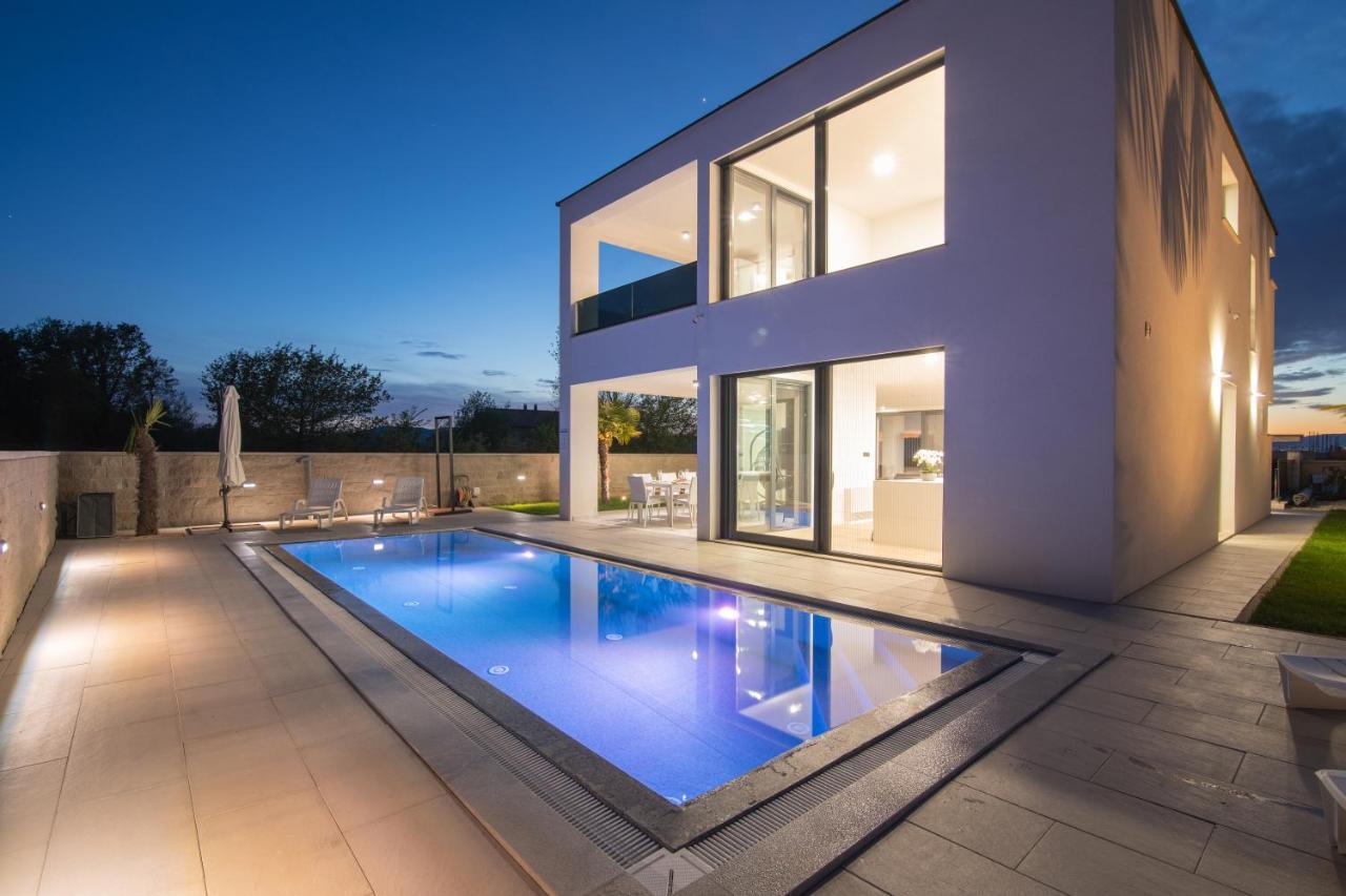 Luxury Villa Weiss - Malinska - Heated Pool - Central Floor Heating In Winter Exterior photo