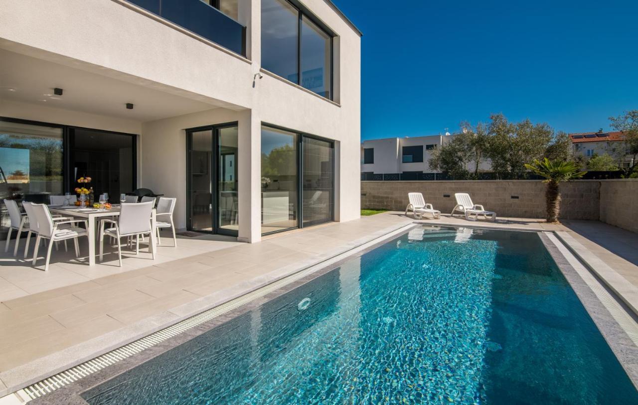 Luxury Villa Weiss - Malinska - Heated Pool - Central Floor Heating In Winter Exterior photo