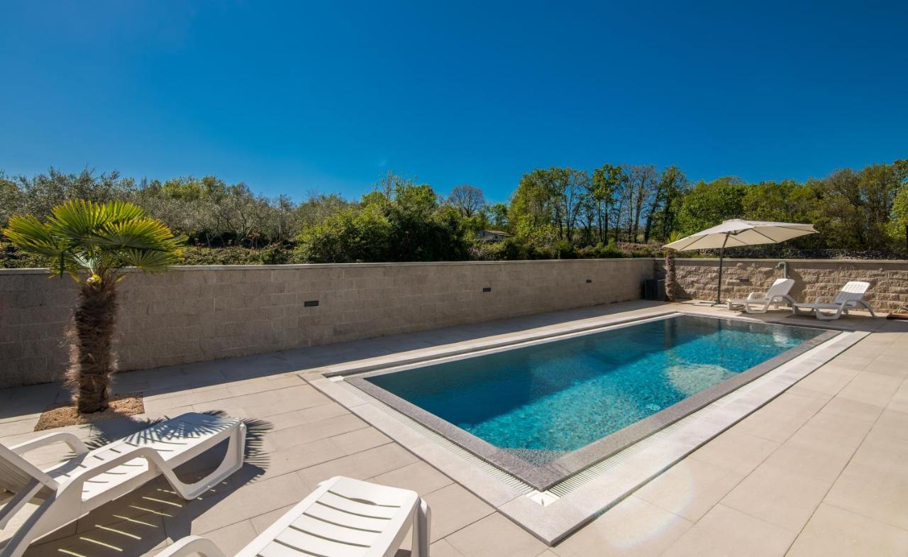 Luxury Villa Weiss - Malinska - Heated Pool - Central Floor Heating In Winter Exterior photo