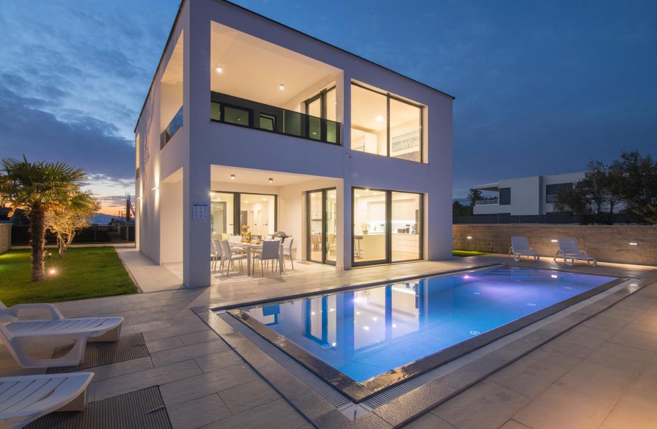 Luxury Villa Weiss - Malinska - Heated Pool - Central Floor Heating In Winter Exterior photo